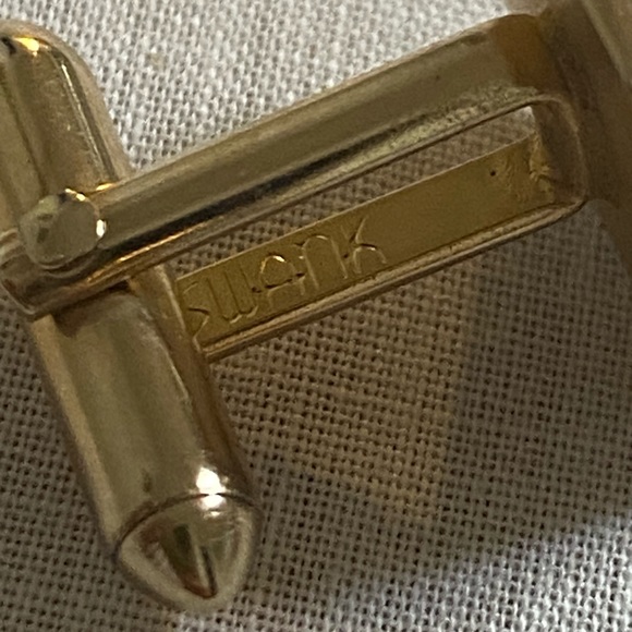 Swank Gold Tone Square Cuff links - Picture 3 of 3